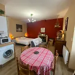 Logis Les Roses - 2 Personnes Apartamento Bourbon-lʼArchambault