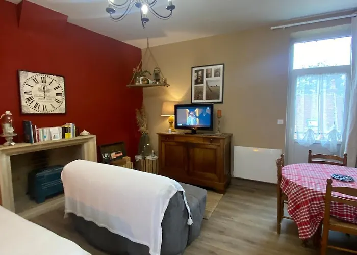 Logis Les Roses - 2 Personnes Διαμέρισμα Bourbon-lʼArchambault