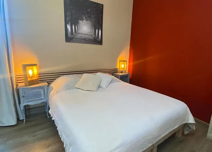 Logis Les Roses - 2 Personnes Bourbon-lʼArchambault